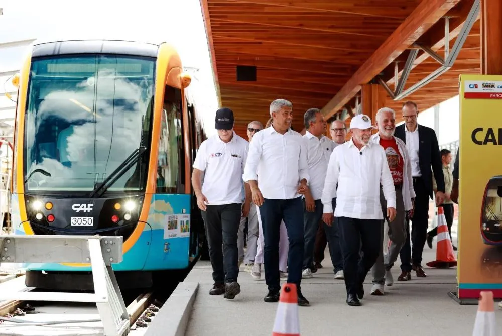 Estado investe em transporte moderno enquanto a Prefeitura deixa população de Salvador refém de ônibus velhos