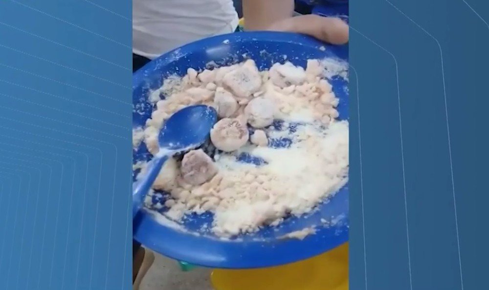 Após alunos denunciarem ter recebido salsicha com farinha como merenda, diretor de escola é exonerado em Camaçari