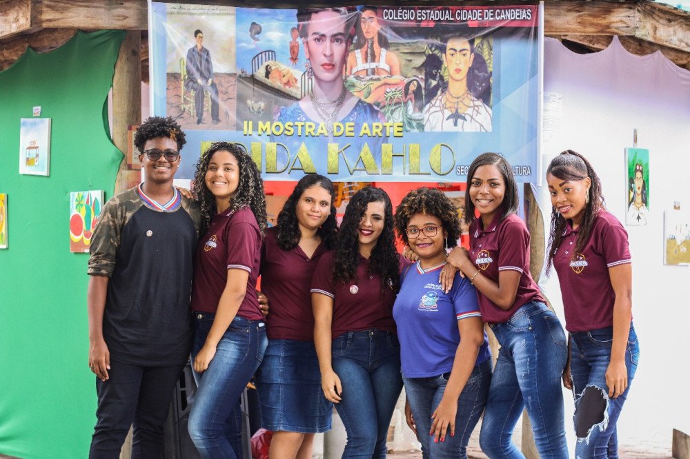 Exposição realizada pelo Colégio Cidade de Candeias na Praça Dr. Gualberto encanta espectadores.