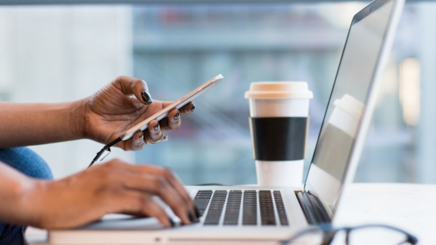 Brasil sofre para expandir internet, 20 anos após privatizar Telebras