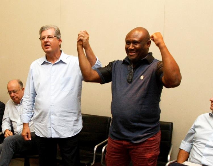 Irmão Lázaro é confirmado ao Senado na chapa do DEM