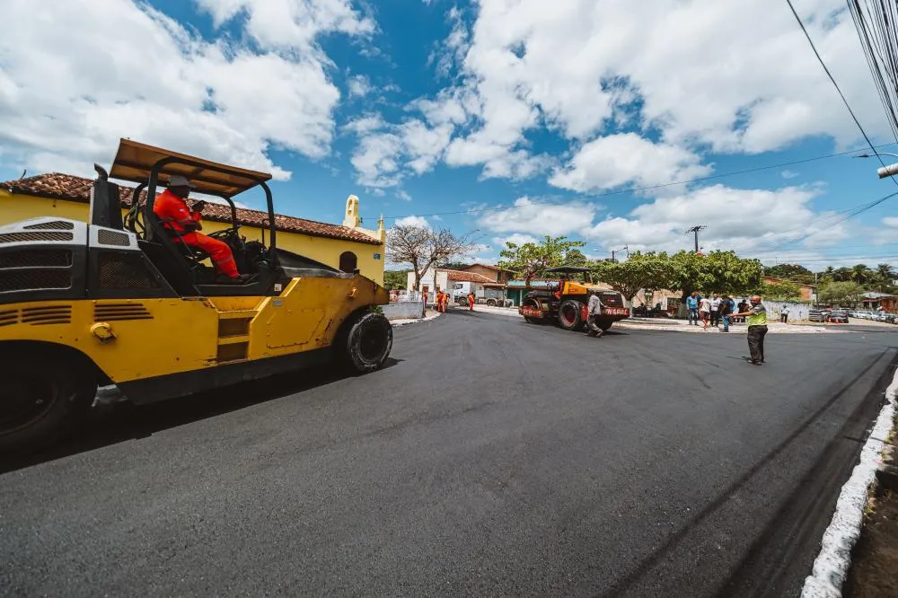Centenário com banho de asfalto: São Sebastião do Passé ganha novas ruas pavimentadas
