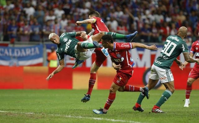 Em jogo marcado por uso do VAR, Bahia e Palmeiras empatam sem gols
