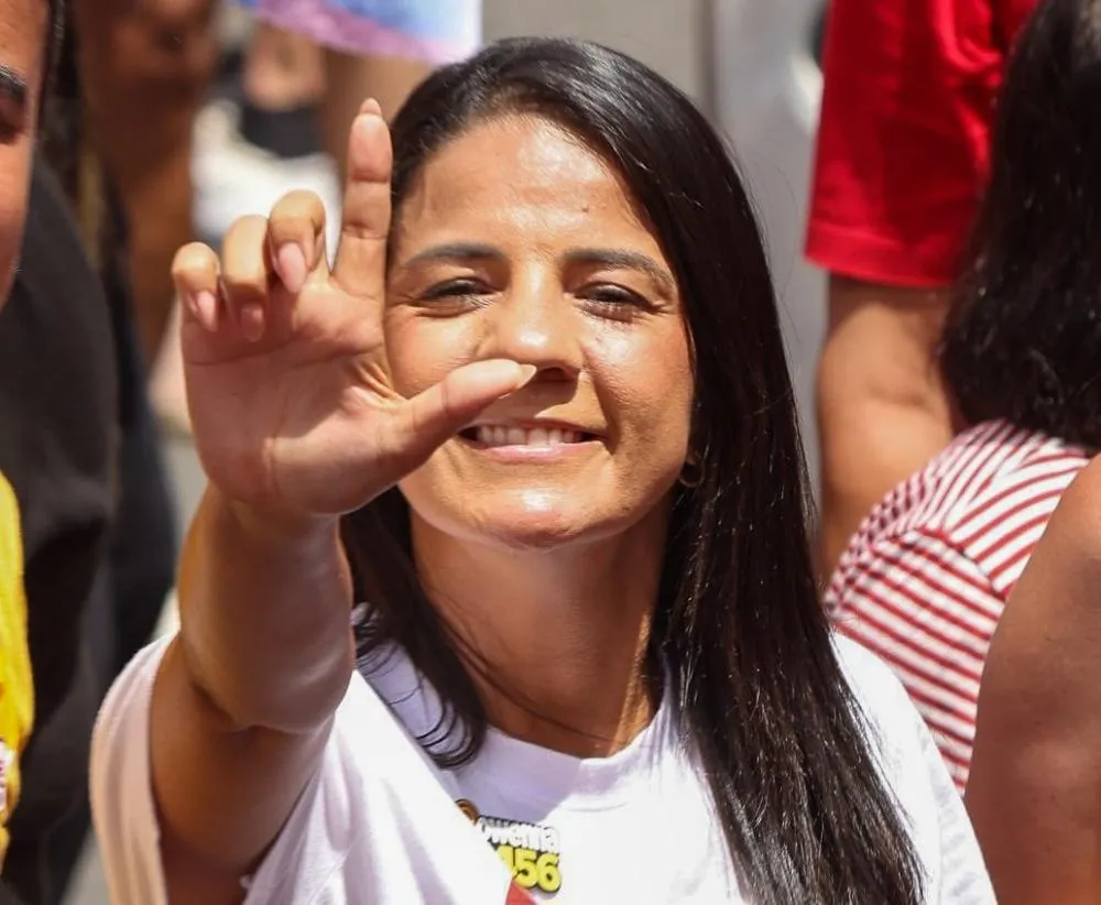 Com mais de 100 mil votos, Rowenna celebra eleição e afirma compromisso com a Bahia