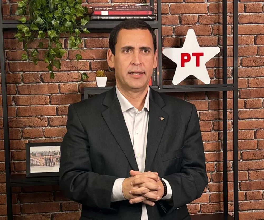 PT critica aliança entre Flávio, Ciro Nogueira, Rueda e ACM Neto: “Para completar a escalação do time Master só falta Vorcaro”