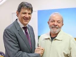 Lula lidera nova pesquisa CNT com 37,3% das intenções de voto. Sem Lula, Bolsonaro tem 18% e Haddad 17%