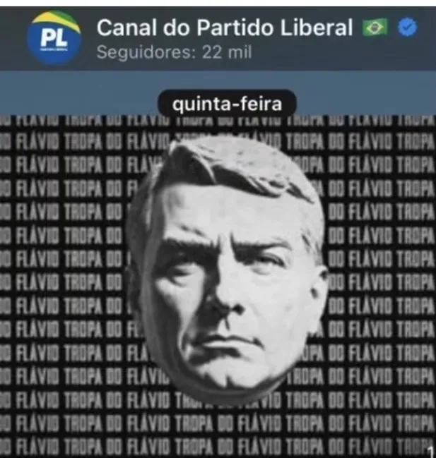 Grupo oficial do PL publica imagem de Flávio Bolsonaro com referência a Mussolini