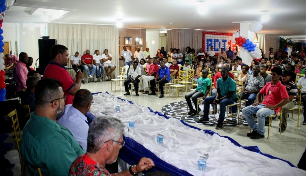 Candidato a deputado estadual, Valdir Cruz realiza ato de lançamento de sua candidatura em Candeias