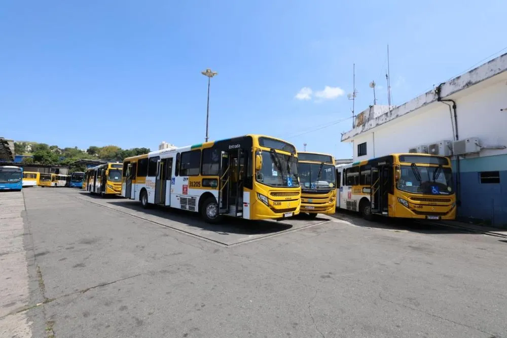 Fiscalização do Procon-BA registra 944 ônibus parados em garagens de Salvador