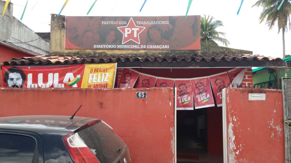 Sede do diretório do PT em Camaçari é alvo de ataques criminosos  