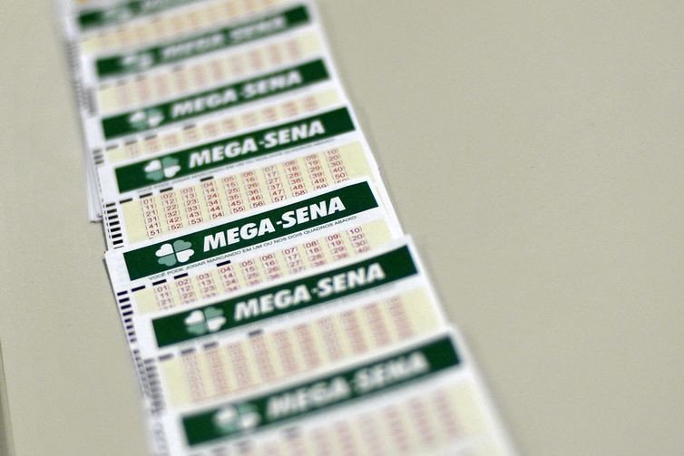 Mega-Sena acumula e pode pagar R$ 22 milhões neste sábado (22)
