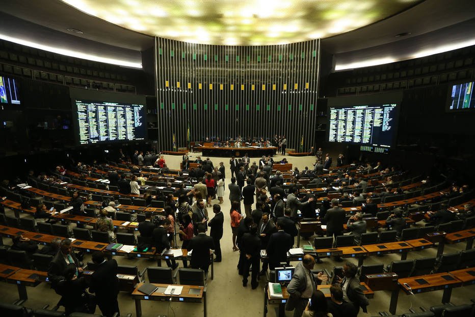 Ex-parlamentares tentam retomar cadeiras na AL-BA e na Câmara dos Deputados