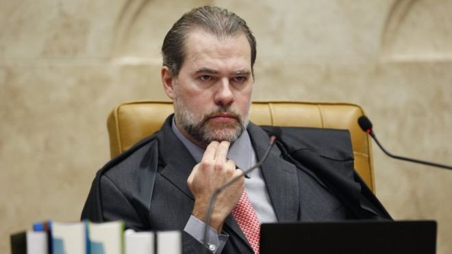Dias Toffoli aprova lei que torna crime importunação sexual