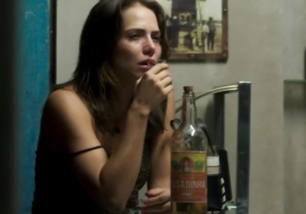 Pediatras criticam cenas de consumo de bebida por gestante, exibidas em Segundo Sol