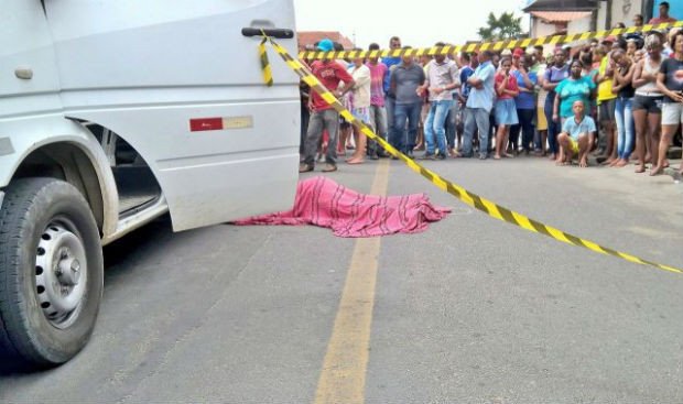 Mototaxista mata amigo na frente da mãe em Feira de Santana