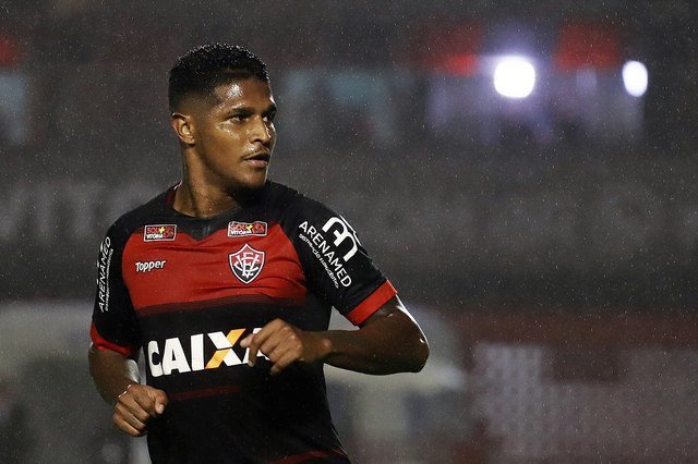 Buscando sair da zona de rebaixamento, Vitória recebe o São Paulo no Barradão