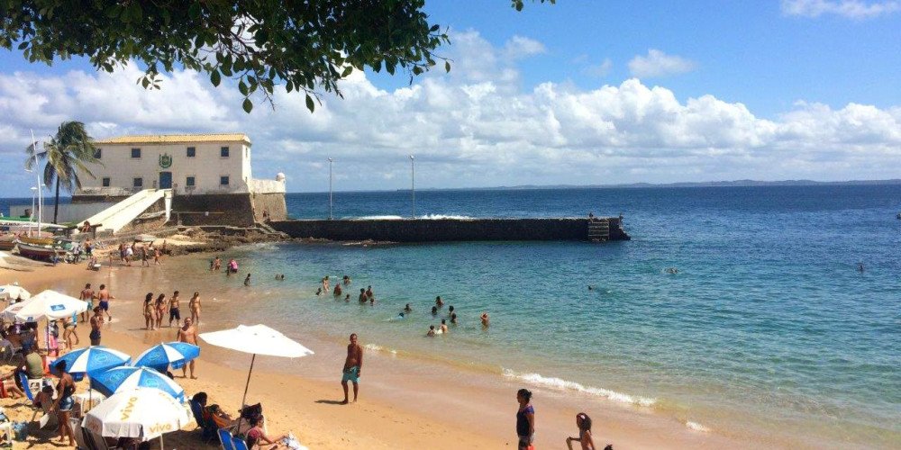 Praticantes de stand up paddle somem no mar da Barra; Marinha encontra um remador e buscas continuam