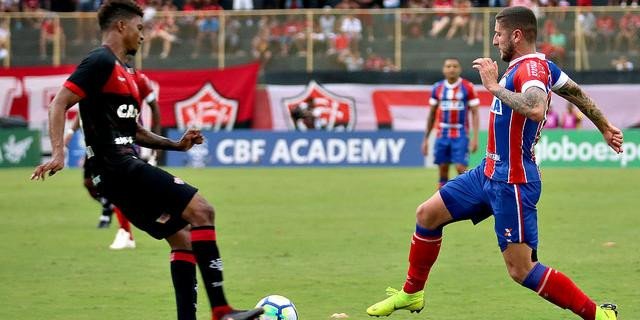 Vitória cede o empate e se complica no campeonato