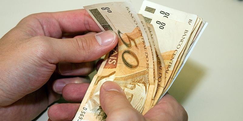 Salário mínimo pode ficar acima dos R$ 1.006 previstos para 2019
