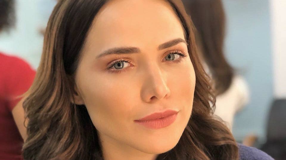 Leticia Colin questiona: 