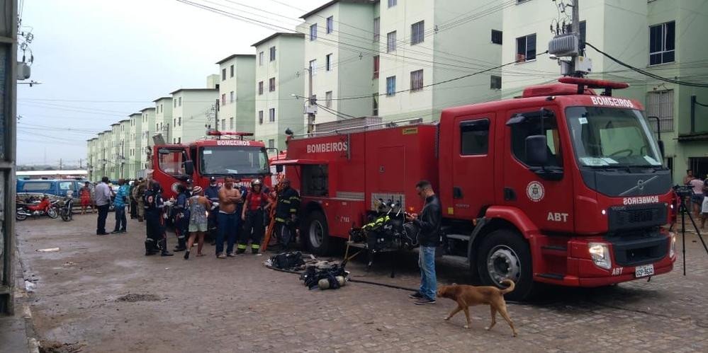 Uma pessoa morre e quatro ficam feridas durante incêndio em Feira de Santana