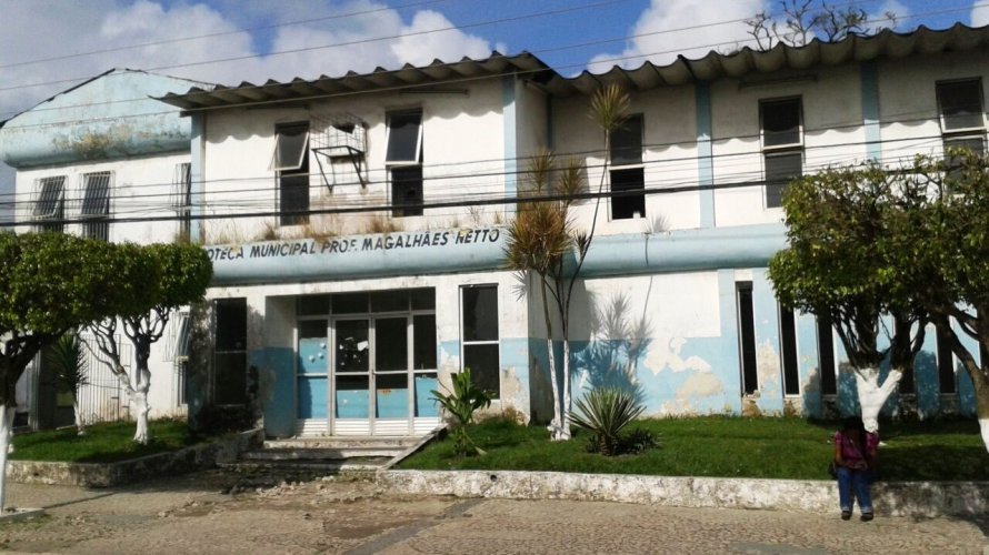 Prefeitura de Candeias inicia reconstrução da Biblioteca Municipal