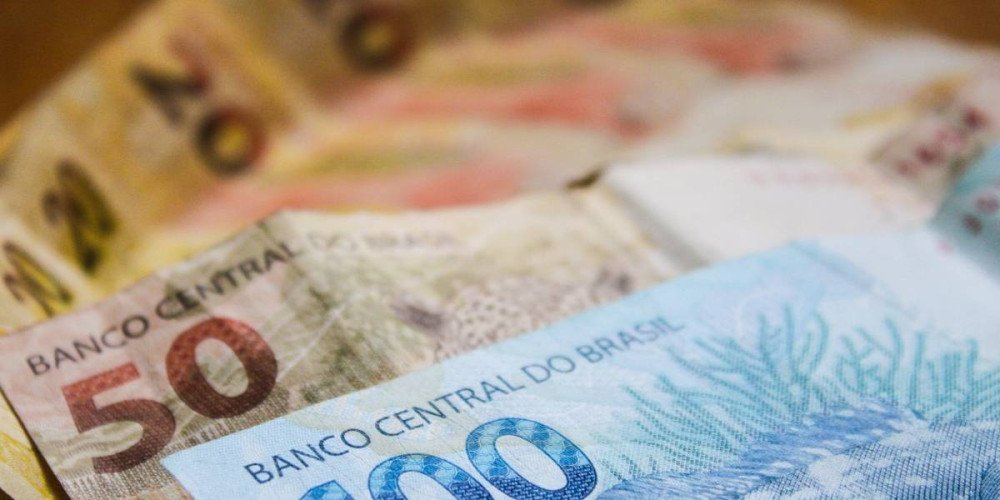 Salário mínimo sobe para R$ 998; valor fica abaixo do aprovado pelo Congresso