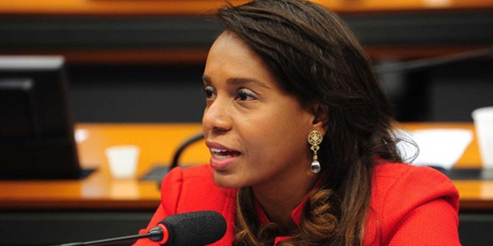 Ministra anuncia Tia Eron como nova secretária da Mulher no governo Bolsonaro