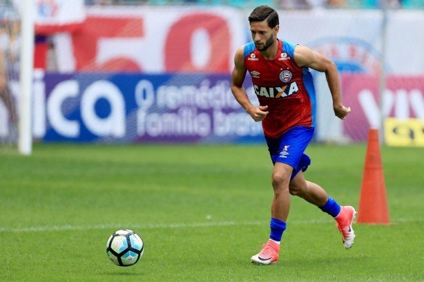 Bahia tem interesse em Juninho Capixaba, mas vê contratação difícil