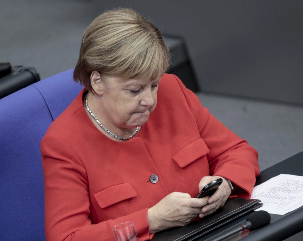 Dados de Merkel e centenas de políticos alemães foram hackeados