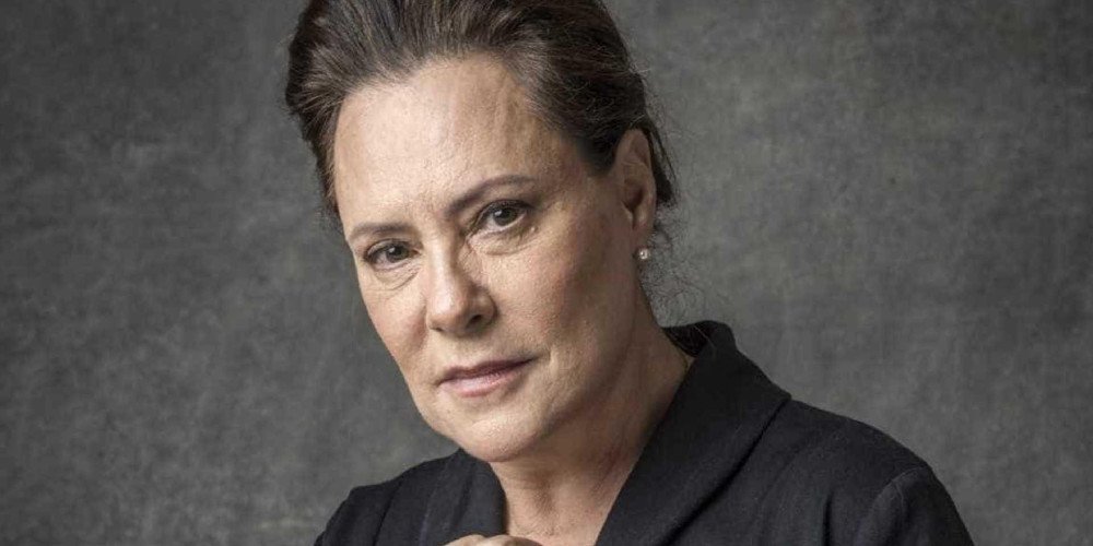 Elizabeth Savalla deixa gravações de novela após marido sofrer AVC