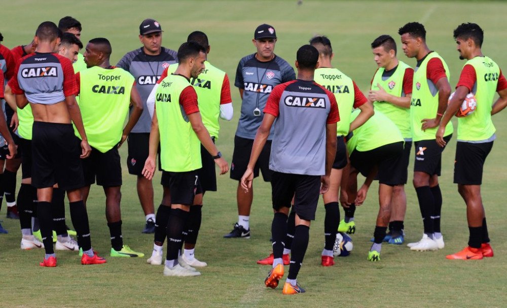 Chamusca testa time principal do Vitória para enfrentar o Conquista