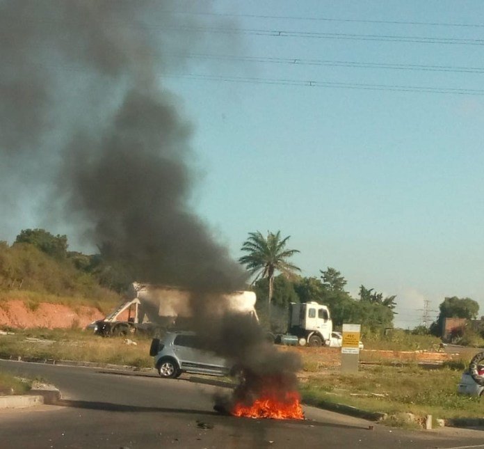 CANDEIAS: GRAVE ACIDENTE DEIXA UM MORTO NA CAROBA