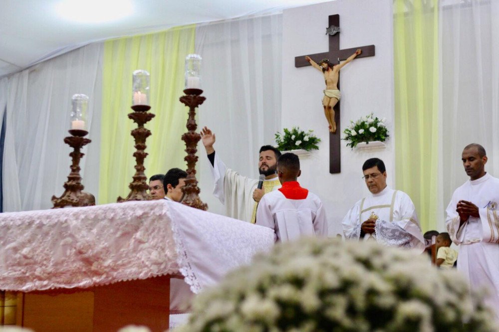Católicos levam fé e devoção ao Novenário de Nossa Senhora das Candeias