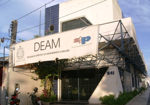A cada 45 minutos uma mulher é agredida na capital baiana