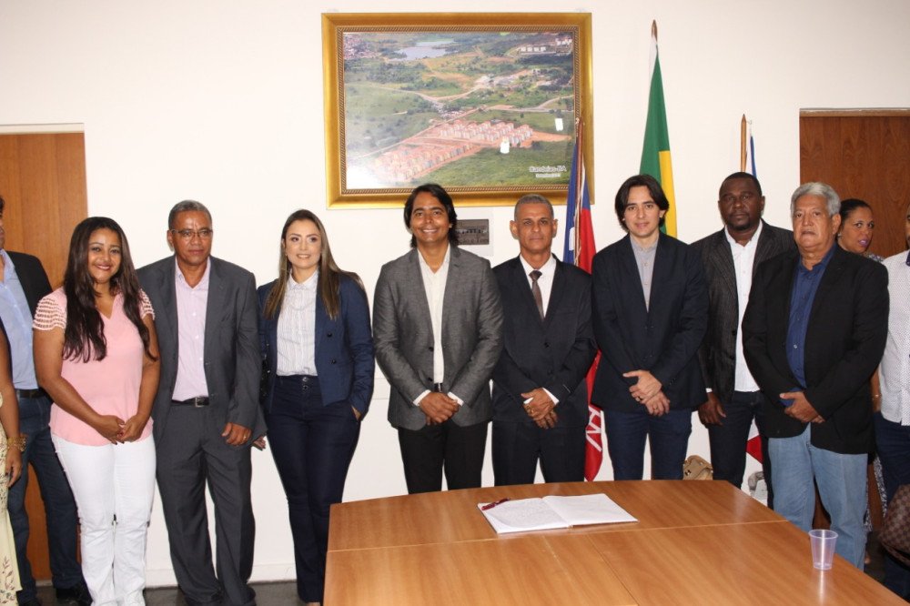 Prefeito de Candeias empossa secretariado
