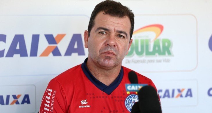 Enderson justifica utilização de Fernandão e mostra confiança na classificação do Bahia