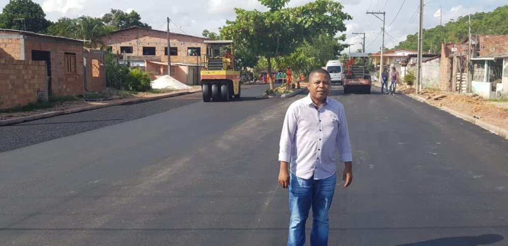 Prefeitura de Candeias pavimenta ruas em Menino Jesus através de pedidos do Vereador Adailton Sales
