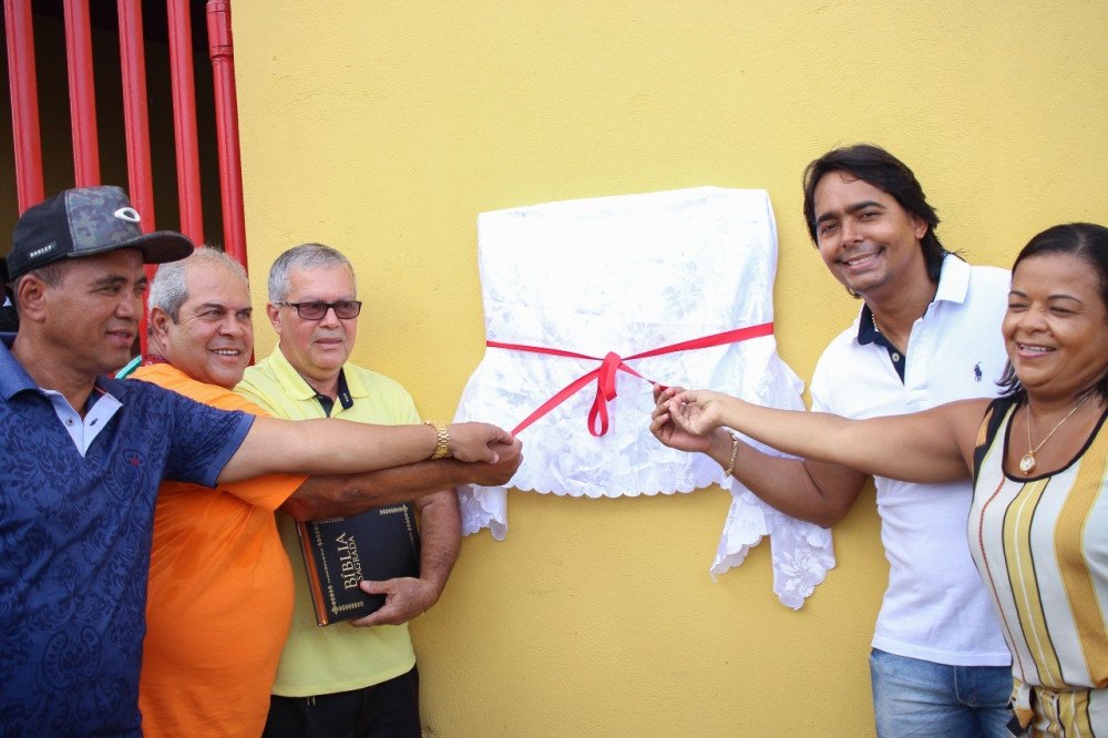 Candeias: Caroba comemora inauguração do ginásio poliesportivo