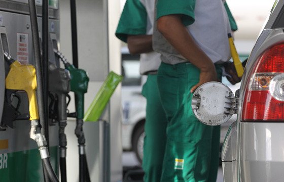Variação de preço da gasolina em Salvador pode chegar a R$ 0,28; veja lista de postos