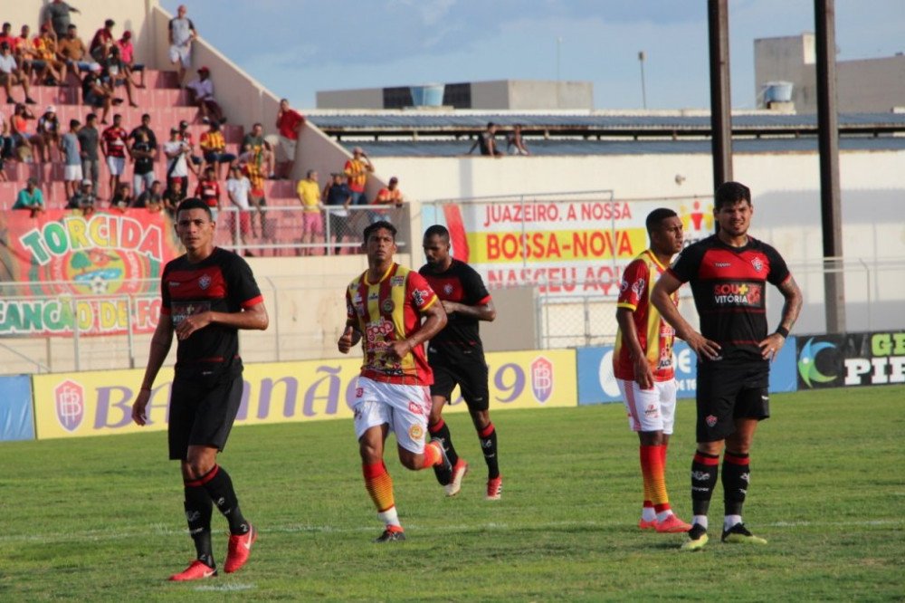 Vitória fica no empate com a Juazeirense no Adauto Moraes