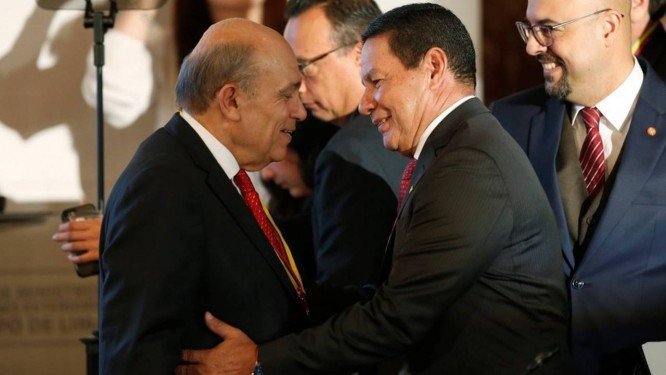 Mourão defende abertura de diálogo com militares venezuelanos e descarta uso do território pelos EUA