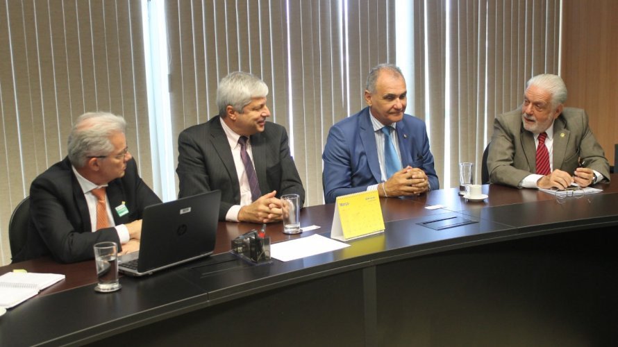 Wagner e Pelegrino se reúnem com governo Bolsonaro para tentar salvar Fafen-BA