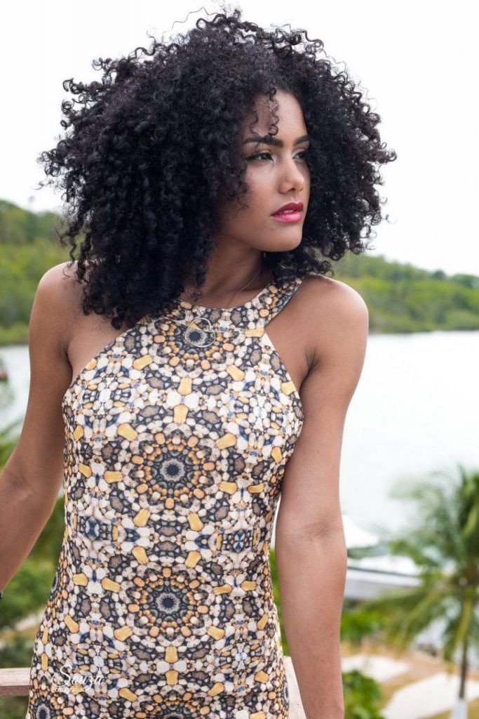 Candeias: Rainha do carnaval Jessie desfila hoje em carro do Corpo dos Bombeiros