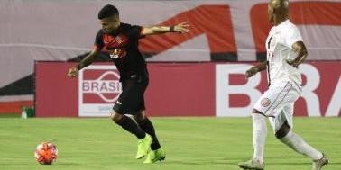 Vitória sofre virada e perde para Atlético em pleno Barradão