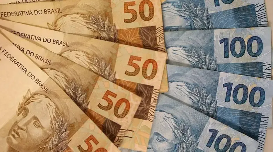 Renda média de trabalhador homem é 26% maior que o salário de uma mulher