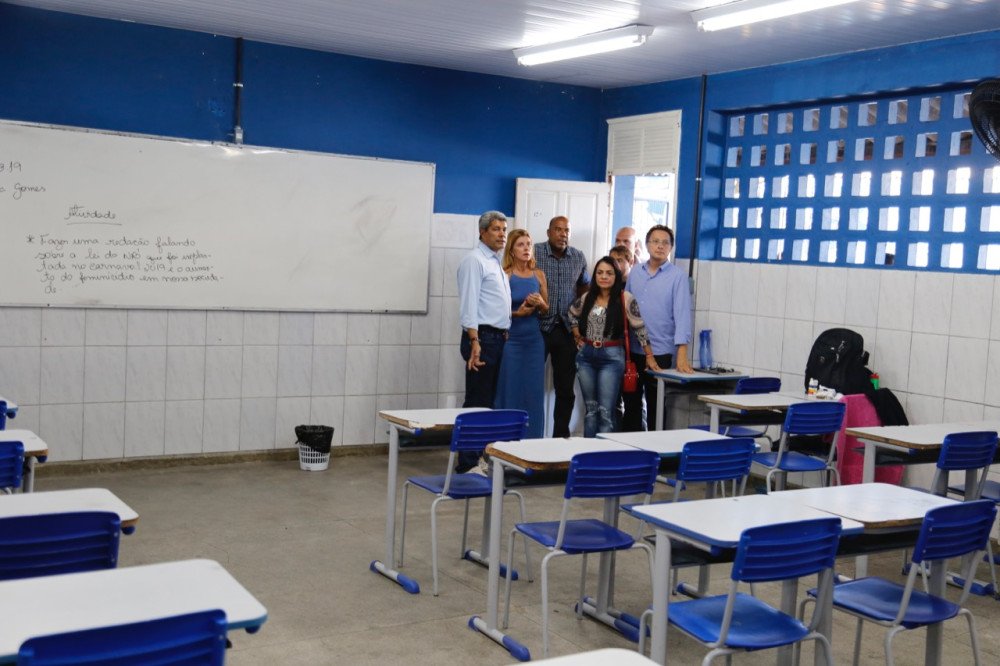 Lauro de Freitas: Moema e secretário de Educação da Bahia visitam escolas no município