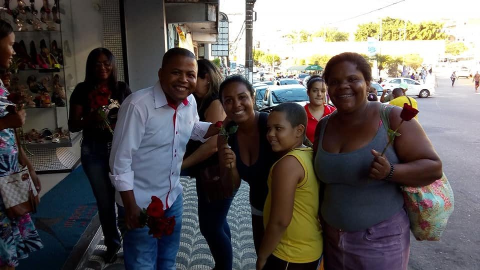 Vereador Adaílton Sales homenageia mulheres do comércio de Candeias no dia 8