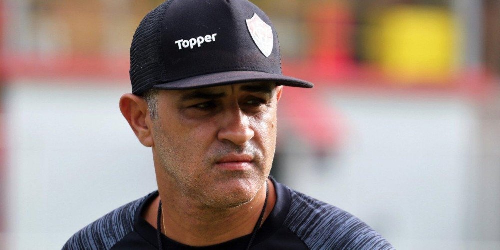 Marcelo Chamusca é demitido do Vitória após eliminação no Baianão
