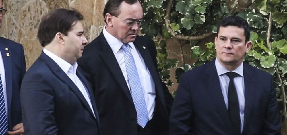 Rodrigo Maia e Moro entram em rota de colisão: 'Funcionário de Bolsonaro'